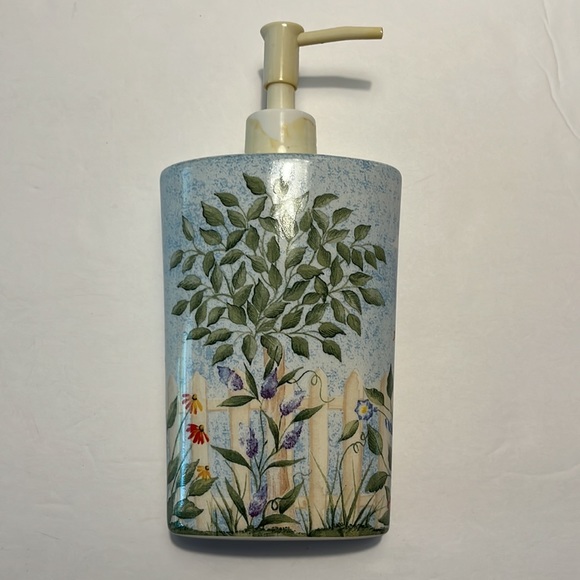 Garden Blue Floral Bathroom Set of Soap Caddy, Dispenser & Toothbrush Holder - Picture 3 of 16